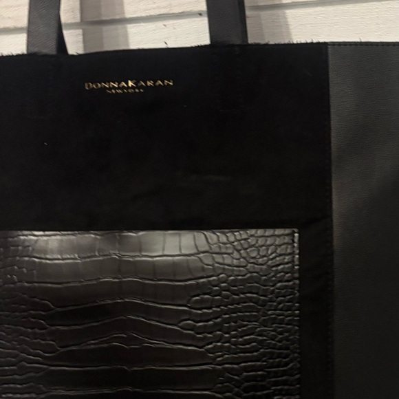 Donna Karan Large Tote Bag
Cashmere Mist Black Designer 14 in×16 in
Never Used ! - Picture 3 of 15
